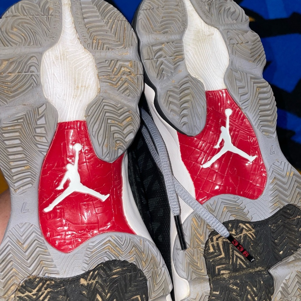 Boys Jordan basketball shoes - Picture 4 of 5